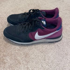Nike women’s sneakers